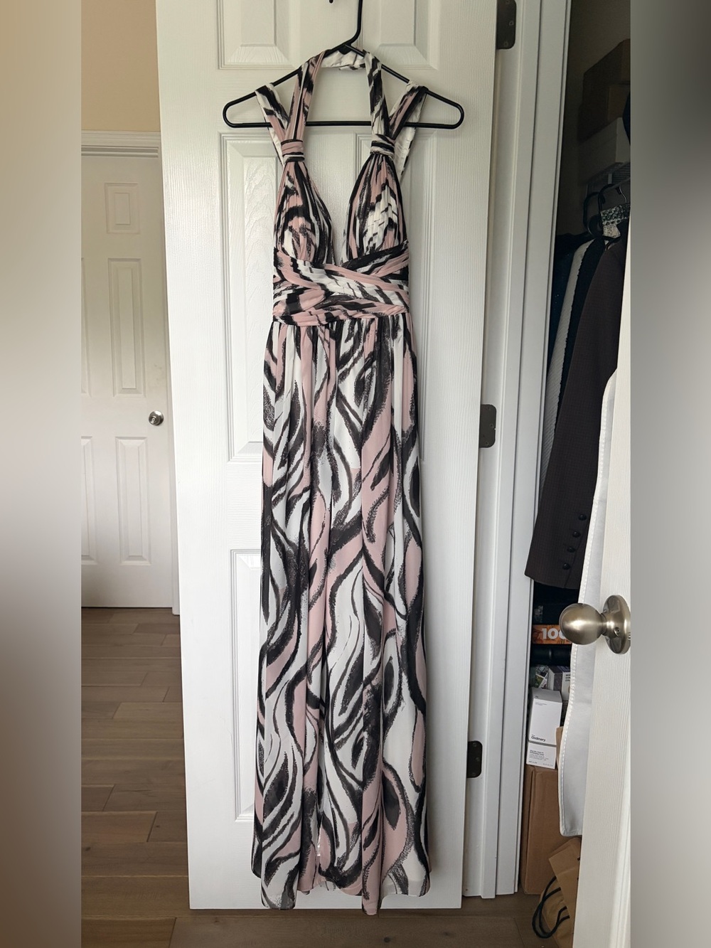 Aidan Mattox elegant printed chiffon halter gown maxi dress US8